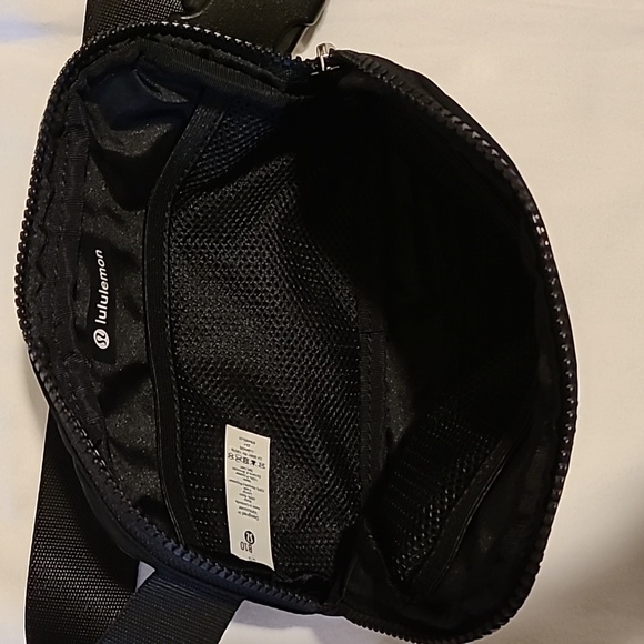 Everywhere Belt Bag Black Lululemon Adjustable Zippers Crossbody Waist - Picture 7 of 12